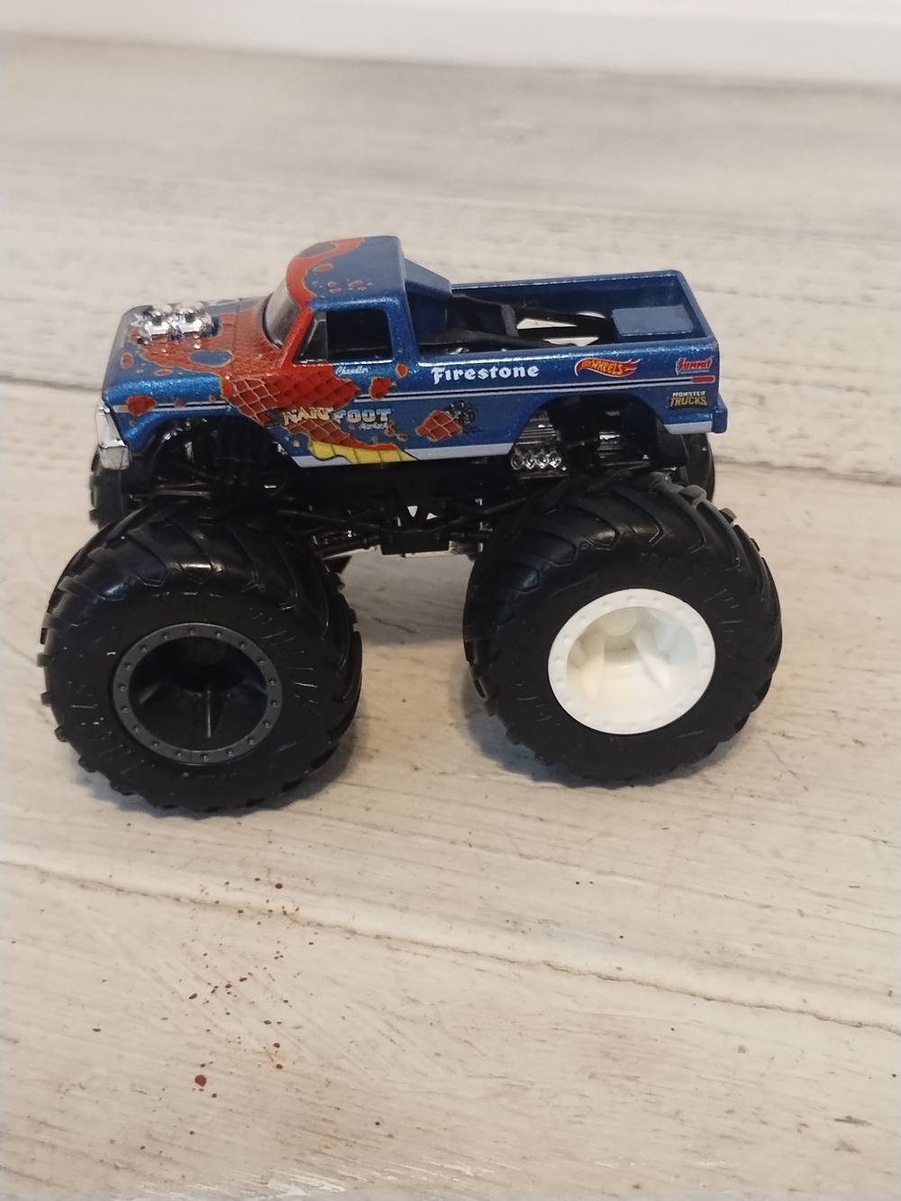 Hot Wheels Monster Trucks Big Bite Snake Foot 1:64 Truck